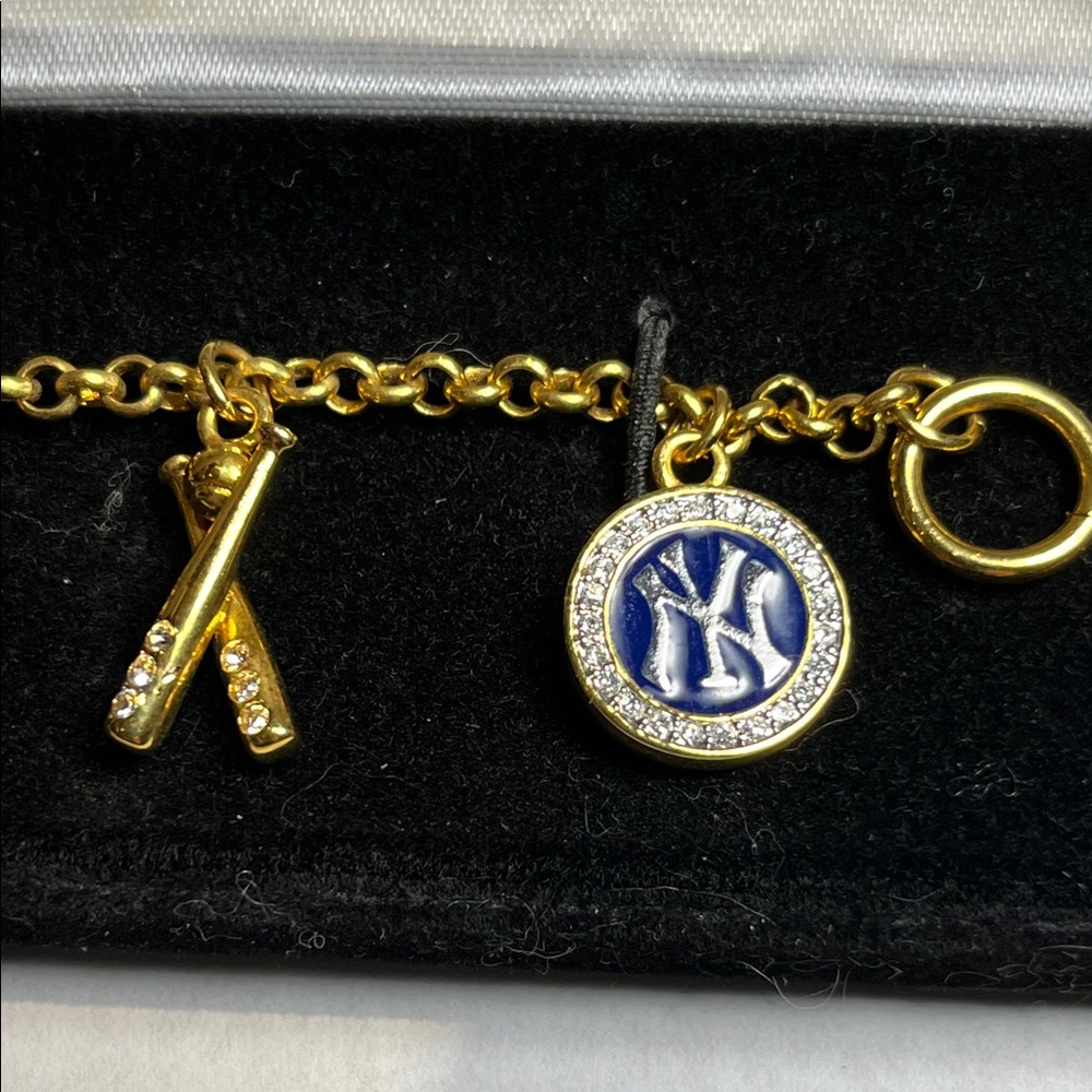 Vintage Danbury Mint 24k New York Yankees Gold Charm Bracelet Baseball Theme - Picture 8 of 10